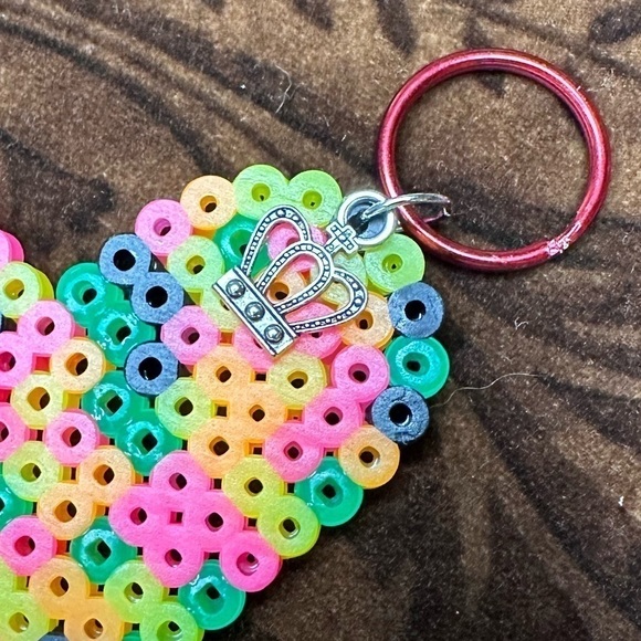 Heart Crown charm keychain handmade neon colors - Picture 4 of 4